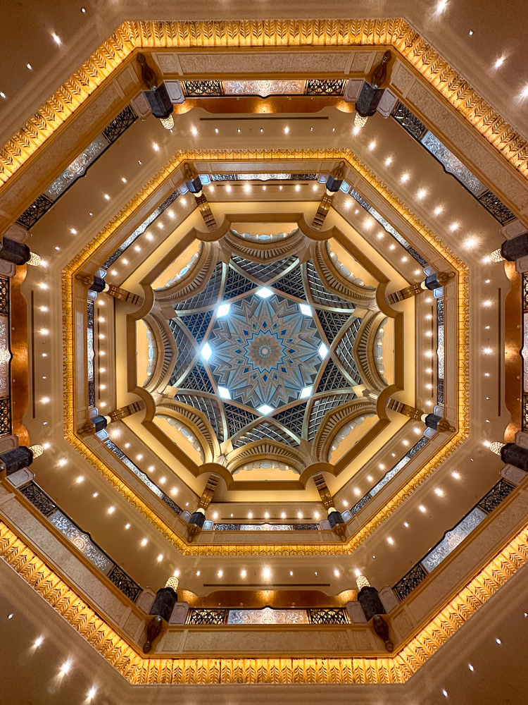 emirates palace di abu dhabi dall'interno