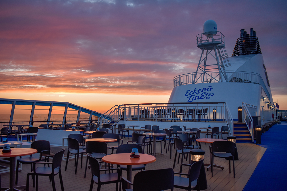 tramonto estivo a bordo del traghetto Tallinn Helsinki 