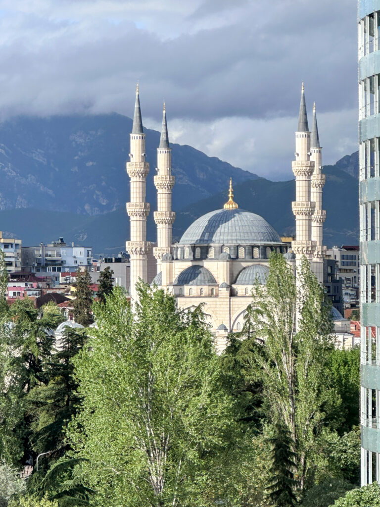 Moschea Namazgah, la più grande dei Balcani, a Tirana