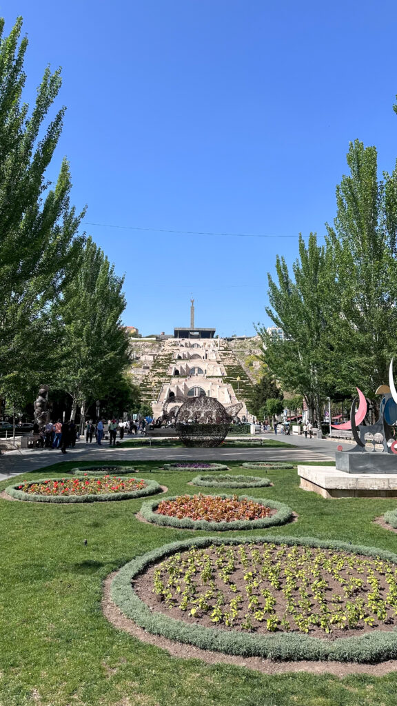 Cascata di Yerevan vista dal basso