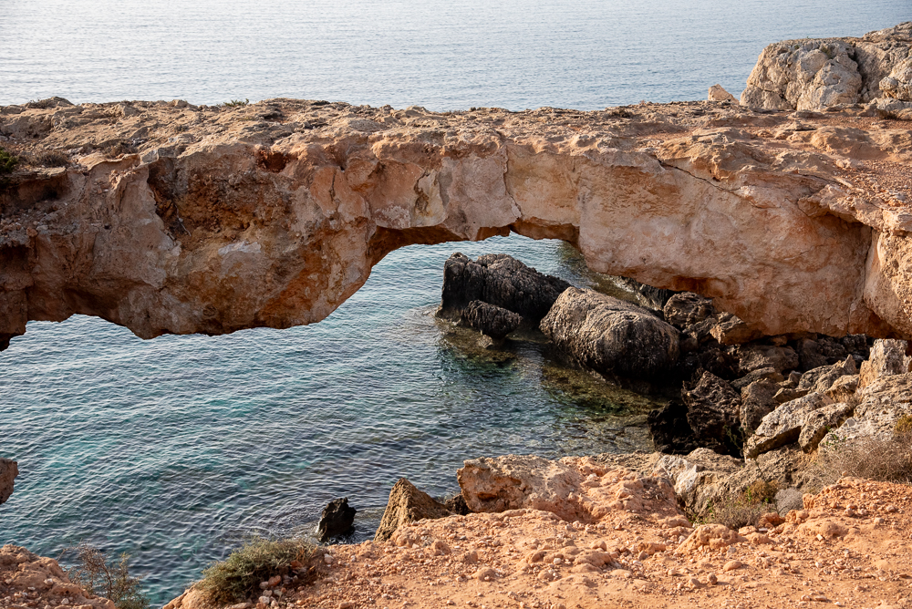 arco di rocce sul mare, Cipro