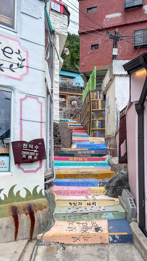 Gamcheon village, scalinata colorata