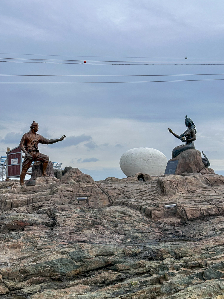 Songdo Beach, statue